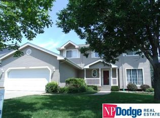 405 Fleetwood Dr, Papillion, NE 68133