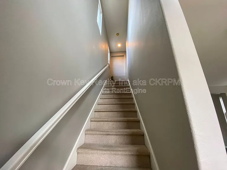 352 Goodall Dr — Photo 13