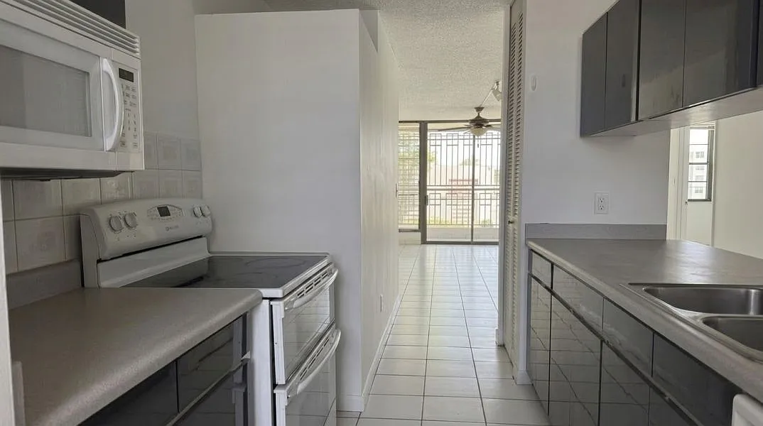 3 bed, 2.0 bath, 955 sqft, $1,400 — Photo 2