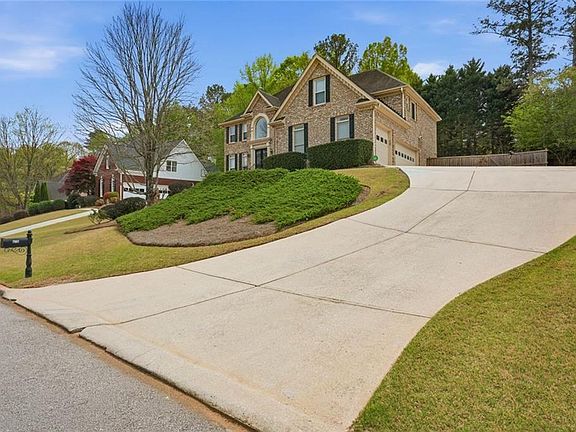 3rd image of 875 Ingleside Dr
