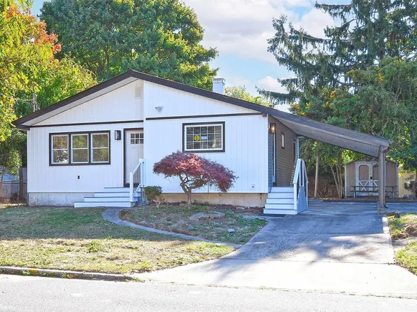 18 W White Street, Brentwood, NY 11717