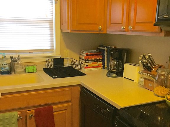 3rd image of 4810 Fairfax Dr