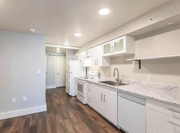 2nd image of 803 Waimanu St #615