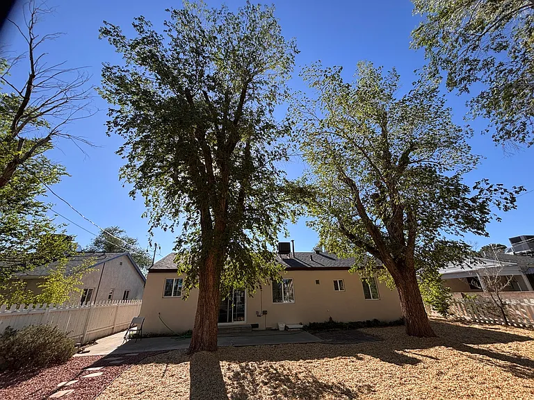 801 Solano Dr NE — Photo 31