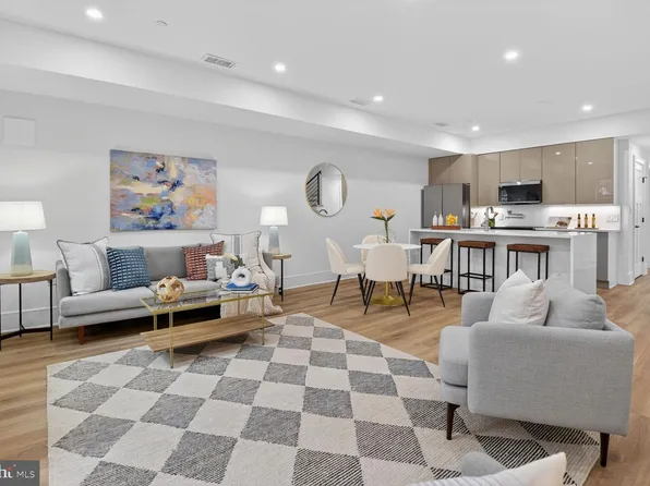 2524 41st St NW APT 2, Washington, DC 20007