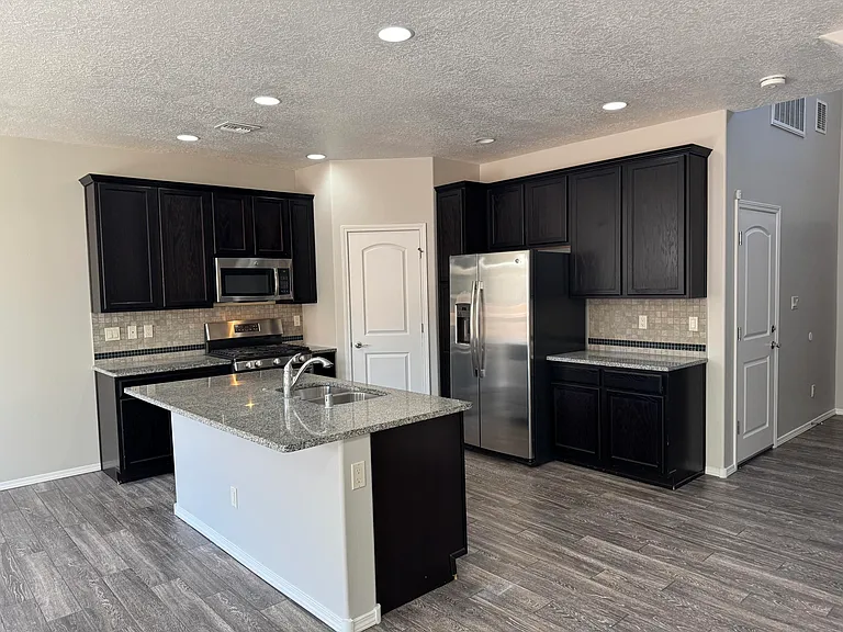 1619 Cheshire Ct NW — Photo 3