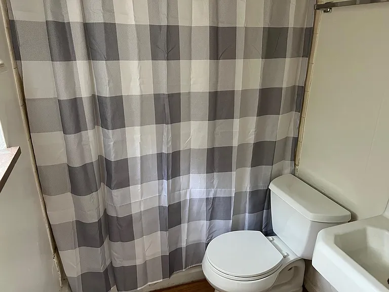 1522 Sutton Ave #8 — Photo 5