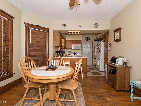 3rd image of 89 Kingman Ave E