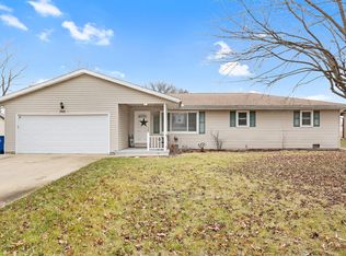 705 Prairie Lane Dr, Monticello, IL 61856