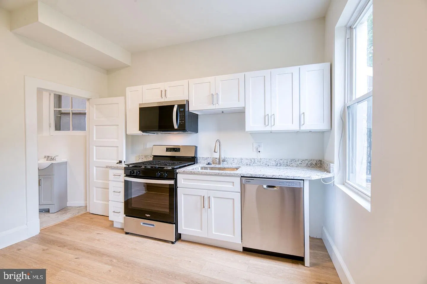 3 bed, 2.0 bath, 1328 sqft, $1,800 — Photo 3