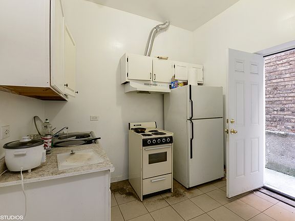 3rd image of 3016 N Laramie Ave