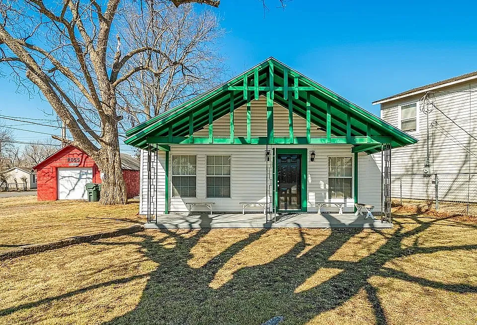1001 N Chickasaw Ave