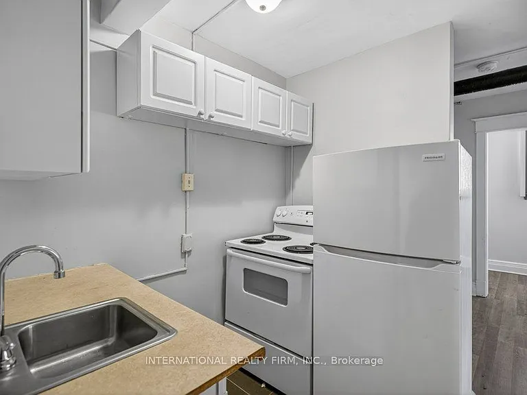 109 Balsam Ave S #2 — Photo 11