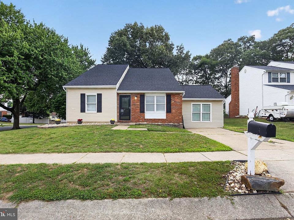 1st image of 325 Double Eagle Dr