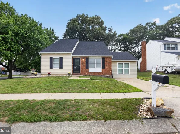 325 Double Eagle Dr, Linthicum, MD 21090