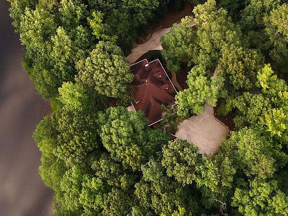 2nd image of 320 Millstone Cir