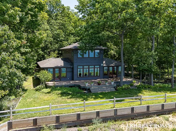 1228 Shorecrest Dr, South Haven, MI 49090