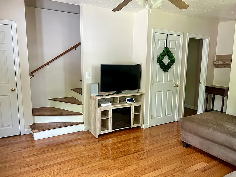 11 Carpenter Ave #A — Photo 5