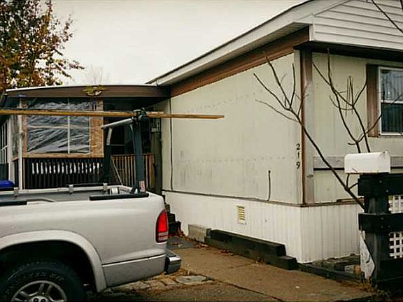 2nd image of 245 Manton St Trailer 72