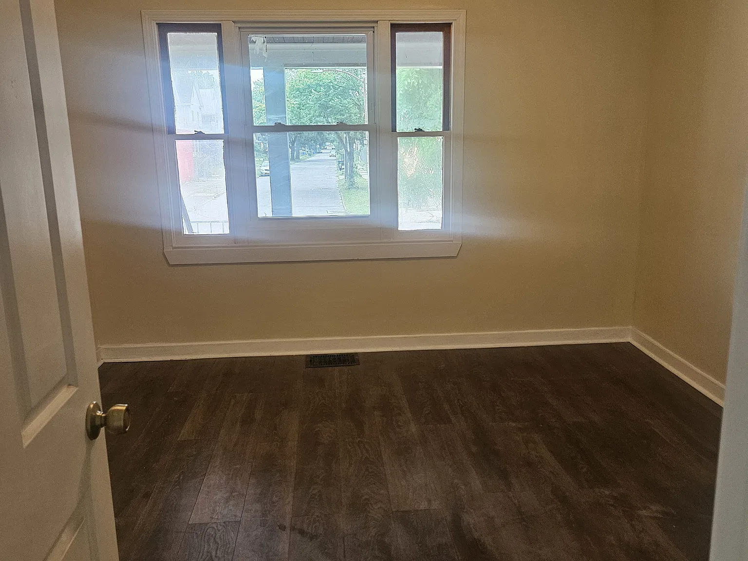 3 bed, 936 sqft, $1,400 — Photo 4