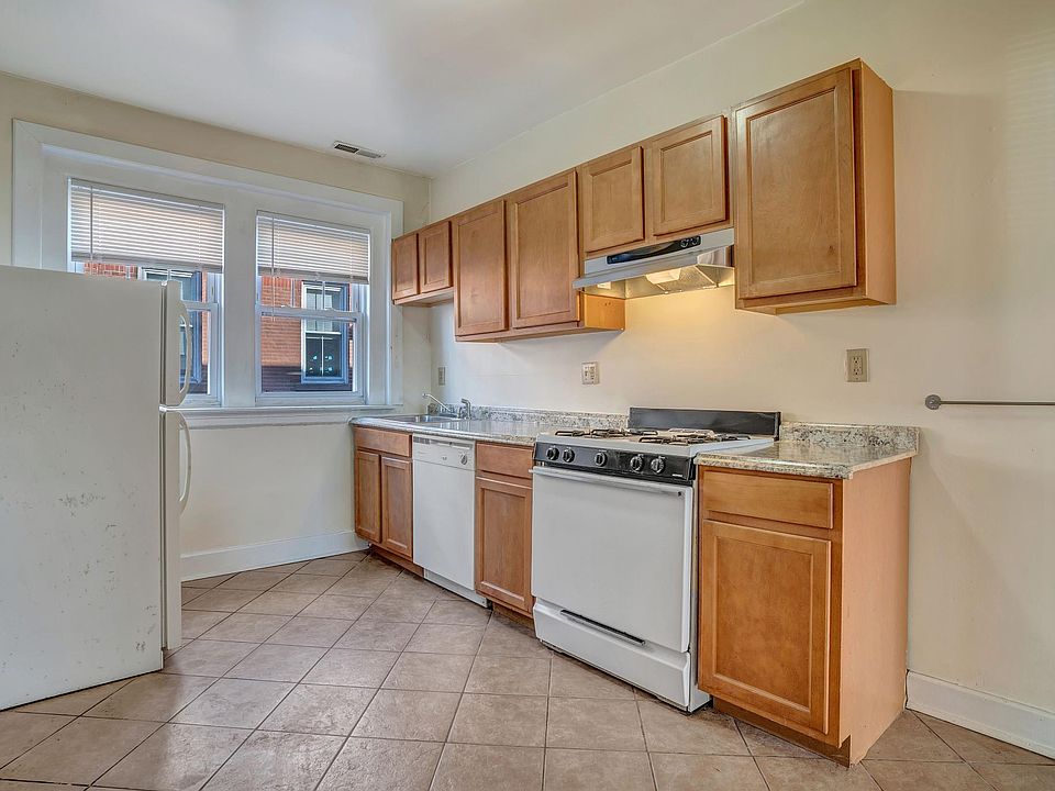 2nd image of 17 Howe St APT A4