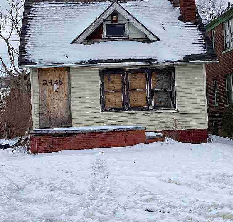 2435 Glendale