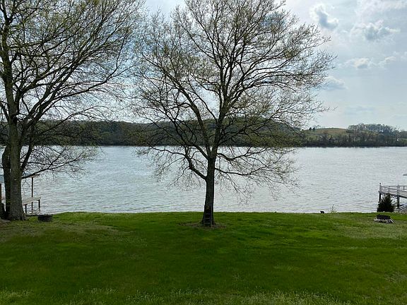 2nd image of 404 Lakeview Cove Dr