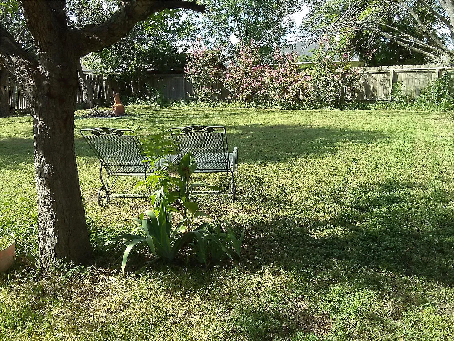 4 bed, 2.5 bath, 2732 sqft, $2,400 — Photo 3