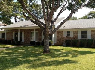 1740 Acorn Ln, Hurst, TX 76054