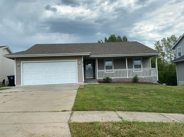 6918 SW 17th St, Topeka, KS 66615