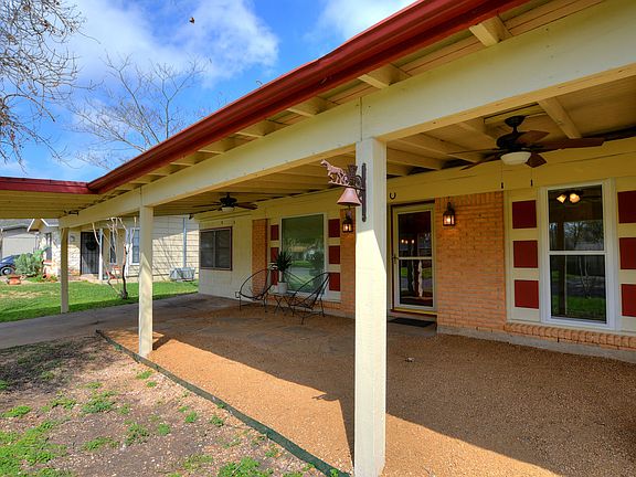 2nd image of 1406 Green Forest Dr