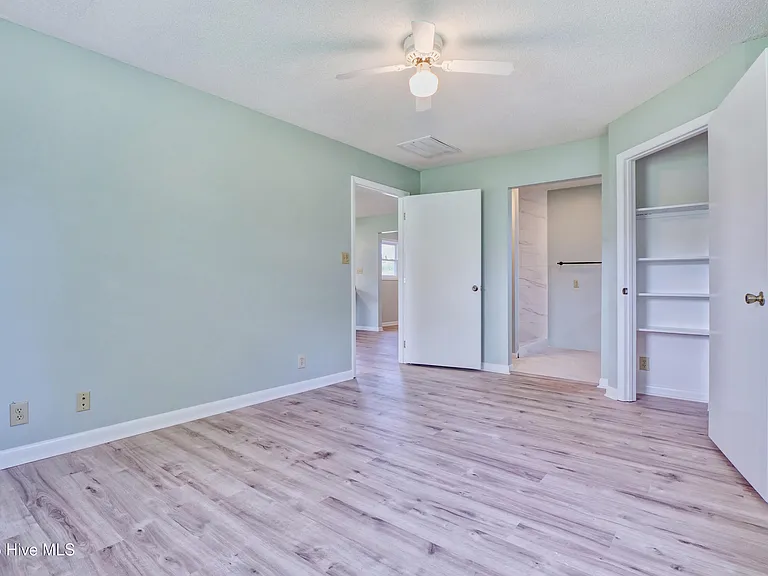 665 Hughes Rd — Photo 16