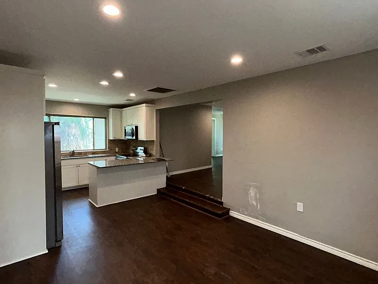 2816 Gordon Ave — Photo 5