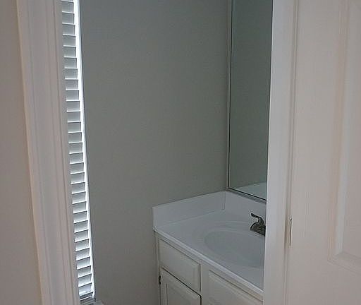 4th image of 328 Honeylocust Ct