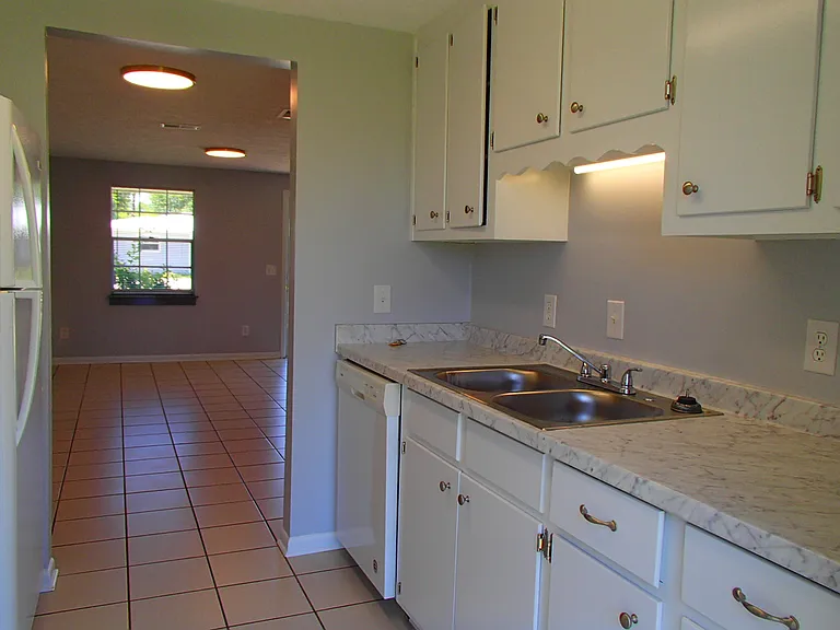 925 Bradford Cir — Photo 14