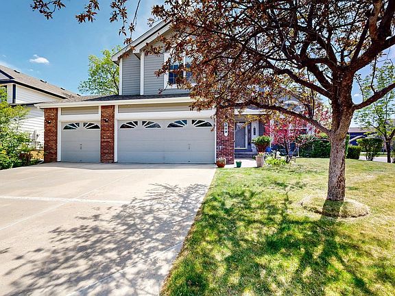 2nd image of 809 Courtenay Cir