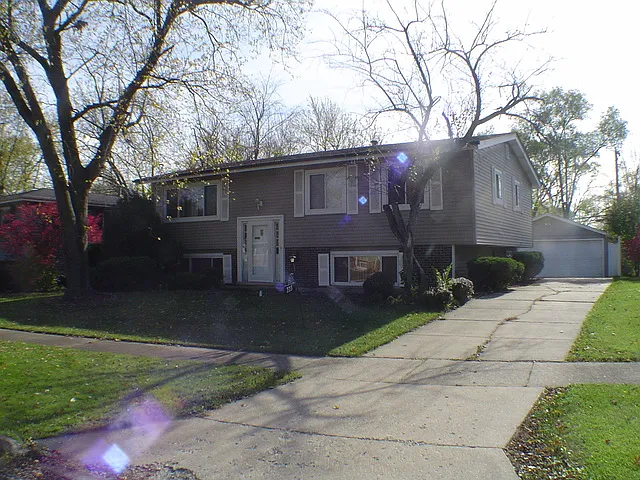 223 Hickory St photo 1