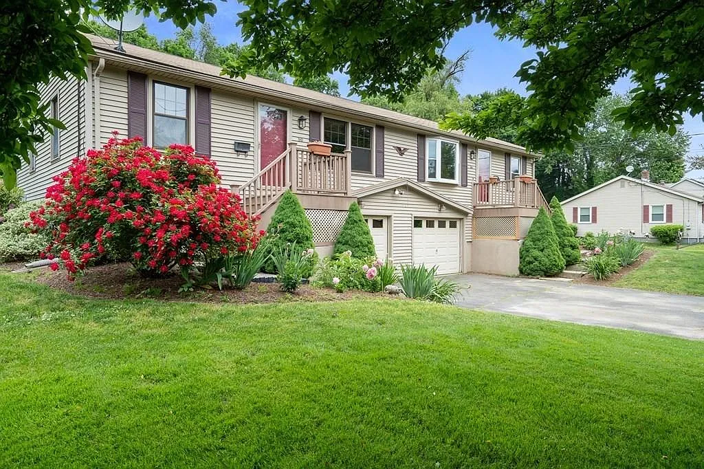 2 bed, 1.5 bath, 1100 sqft, $1,800 — Photo 2