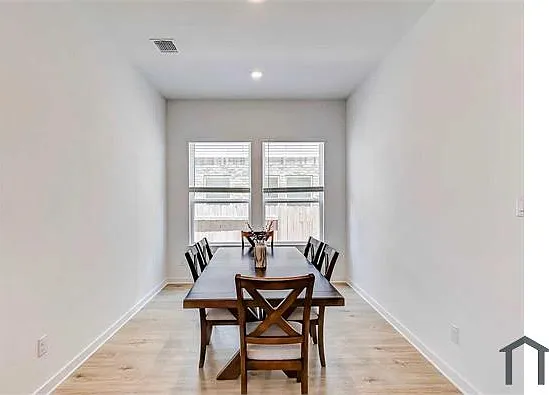 4 bed, 1967 sqft, $2,600 — Photo 4