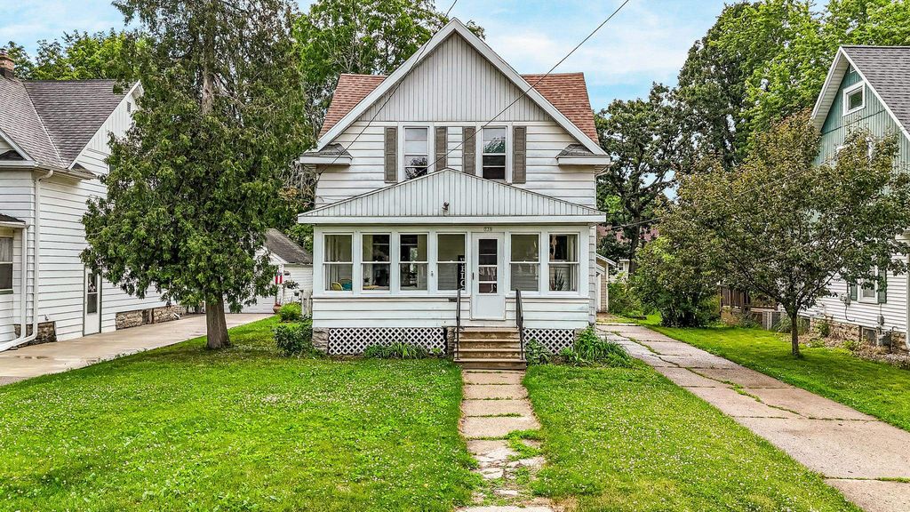 739 Monroe St, Oshkosh, WI - View 2