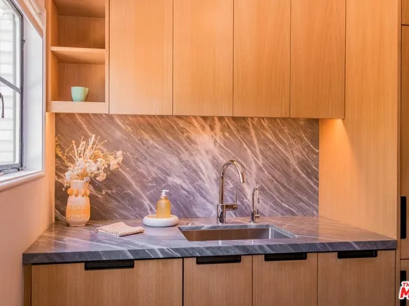 5418 Village Grn, Los Angeles, CA 90016