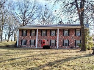 10 Carriage Dr, Villa Ridge, MO 63089