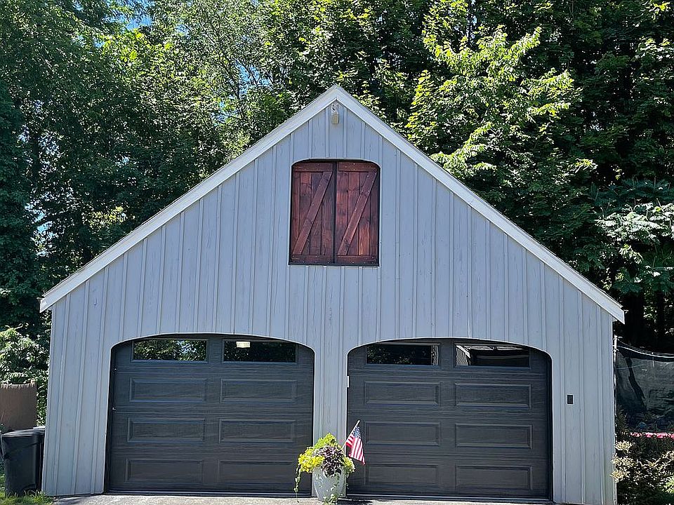 2nd image of 5 Durkee Cir