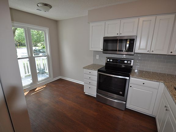 5th image of 978 Harbor Oaks Dr