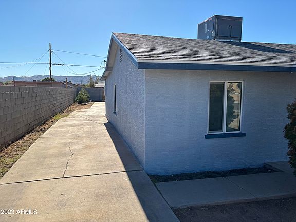 3rd image of 2551 E TAMARISK Avenue