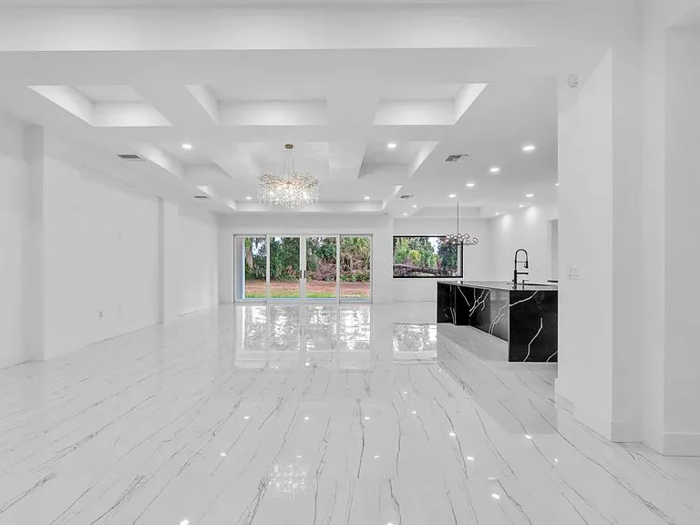 11921 Fort King Hwy — Photo 7