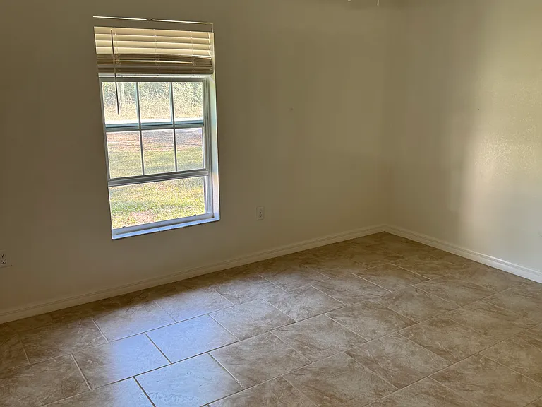1447 NW 52nd Ave — Photo 10