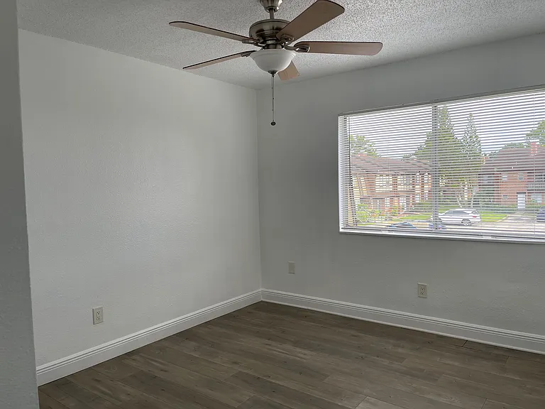 2339 Huntington Green Ct — Photo 18