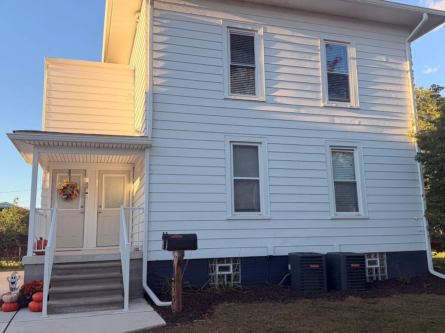 2 bed, 850 sqft, $1,378 — Photo 2