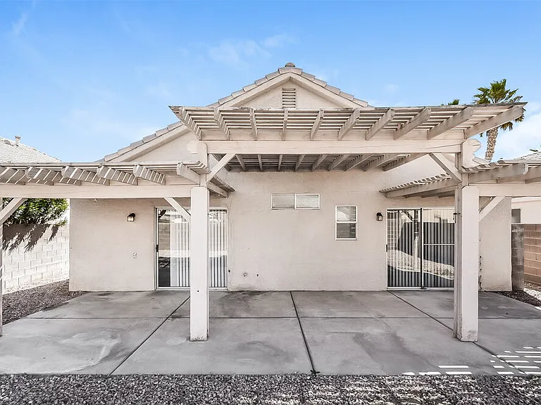 5244 Del Lago Dr — Photo 16